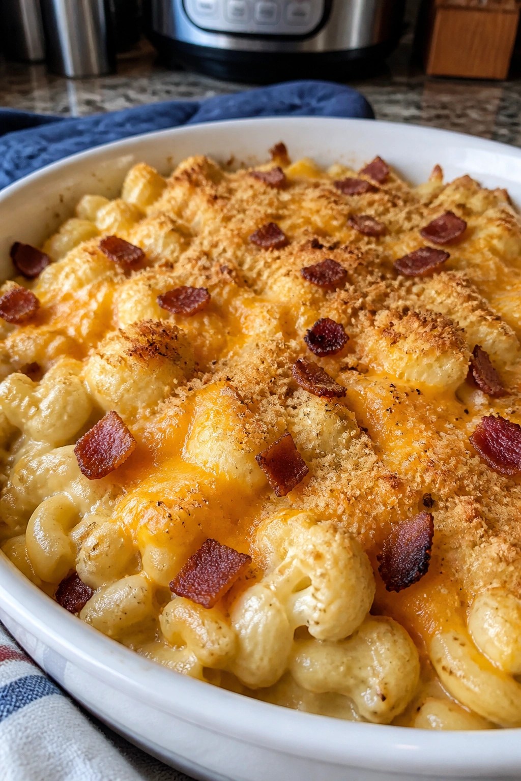 Cauliflower, Bacon, and Cheddar Macaroni Bake