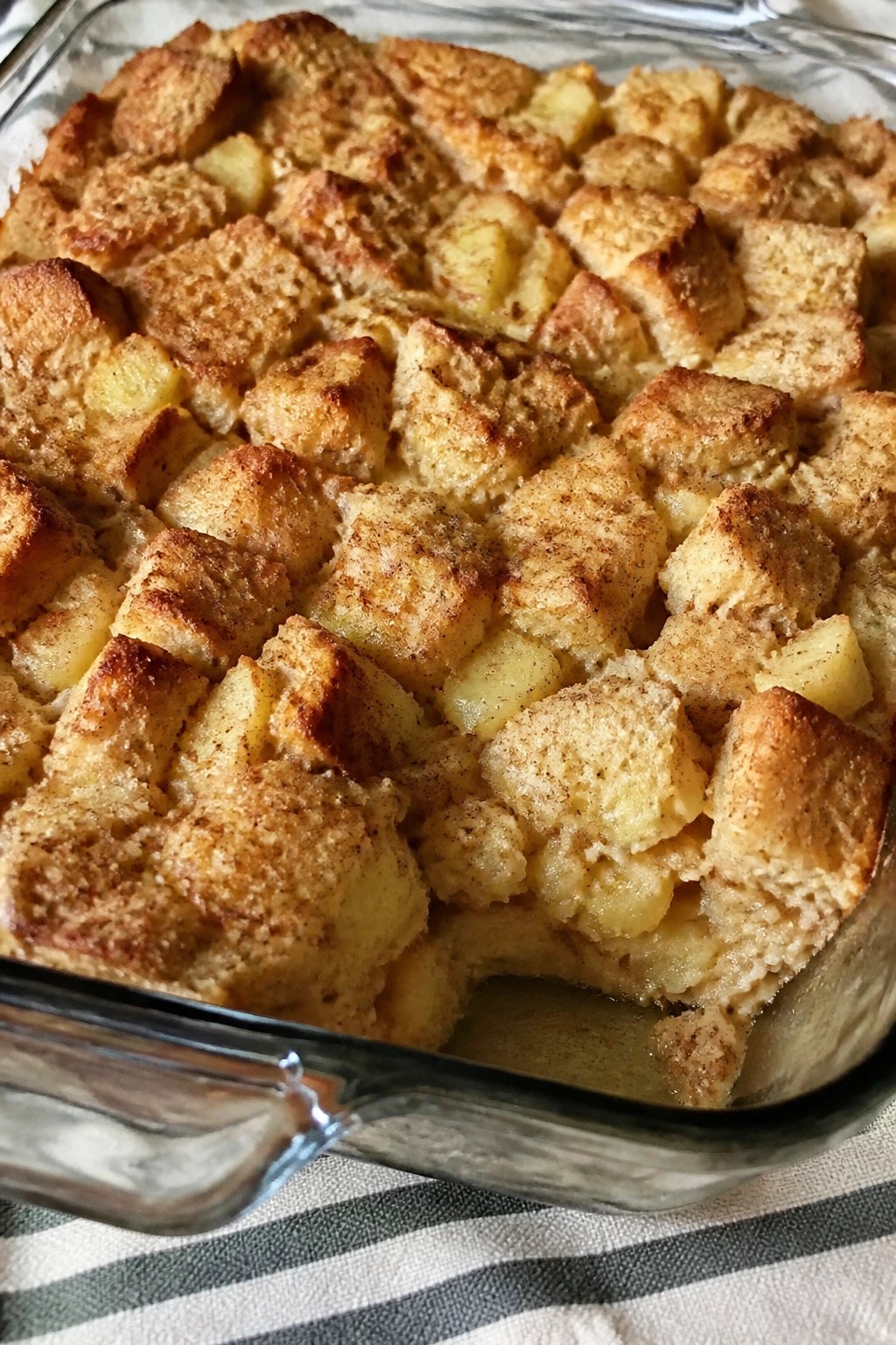 Apple Cinnamon French Toast Breakfast Casserole