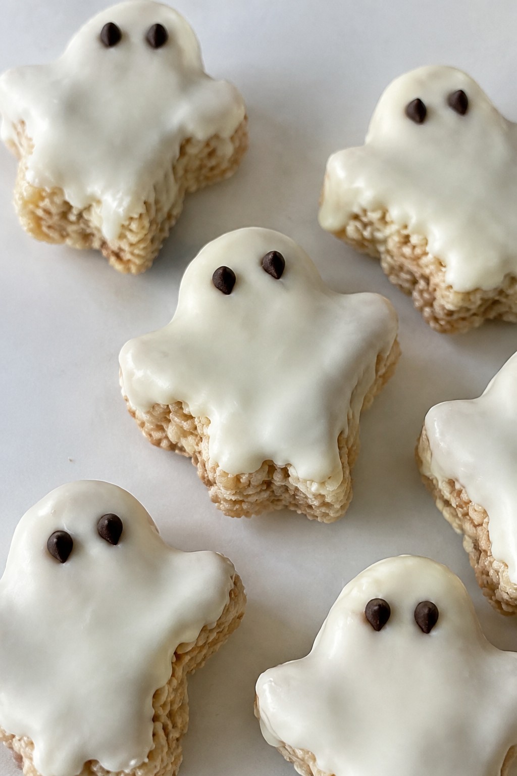 Ghost-Shaped Rice Krispie Treats with White Chocolate Dip