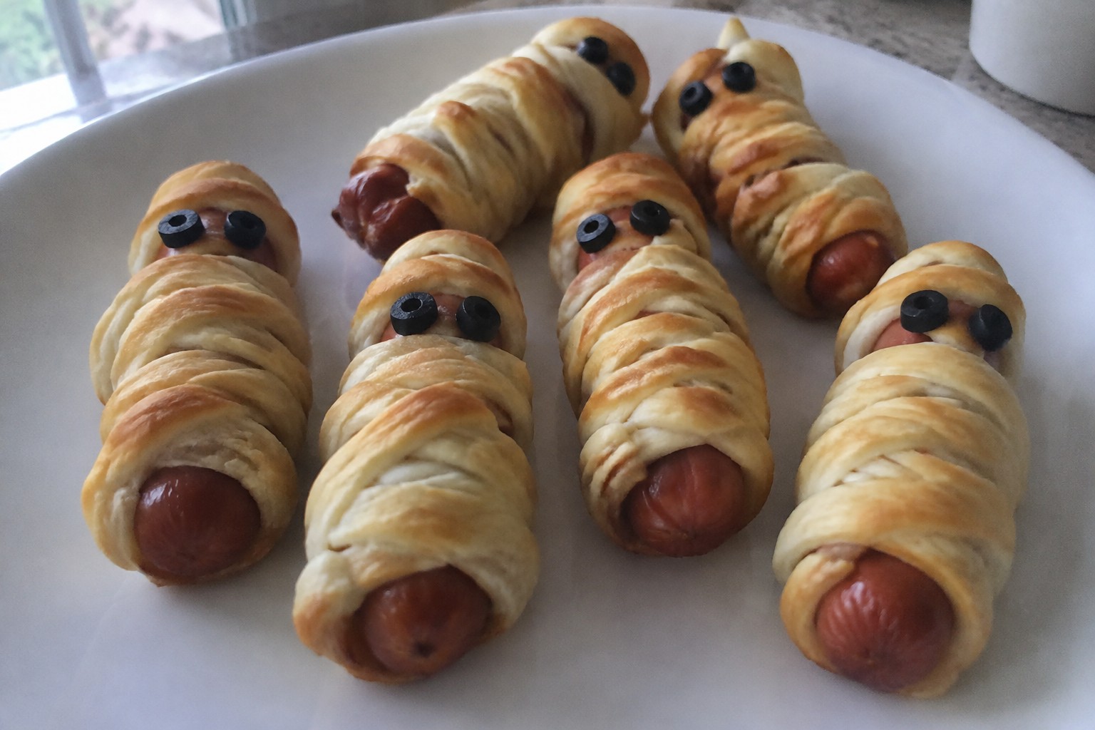 13 Halloween Snacks for Any Spooky Gathering