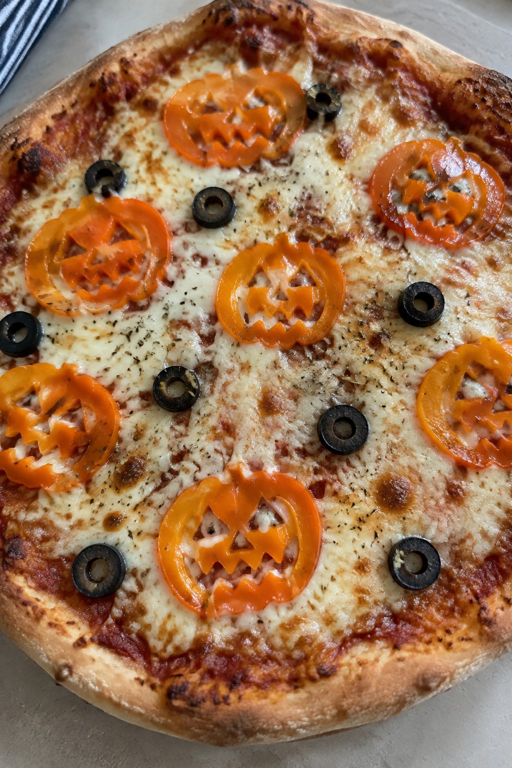 Jack-o'-Lantern Bell Pepper Pizza