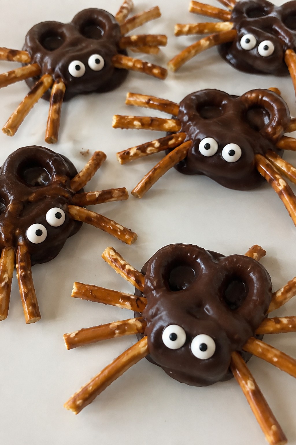 Chocolate-Dipped Pretzel Spiders