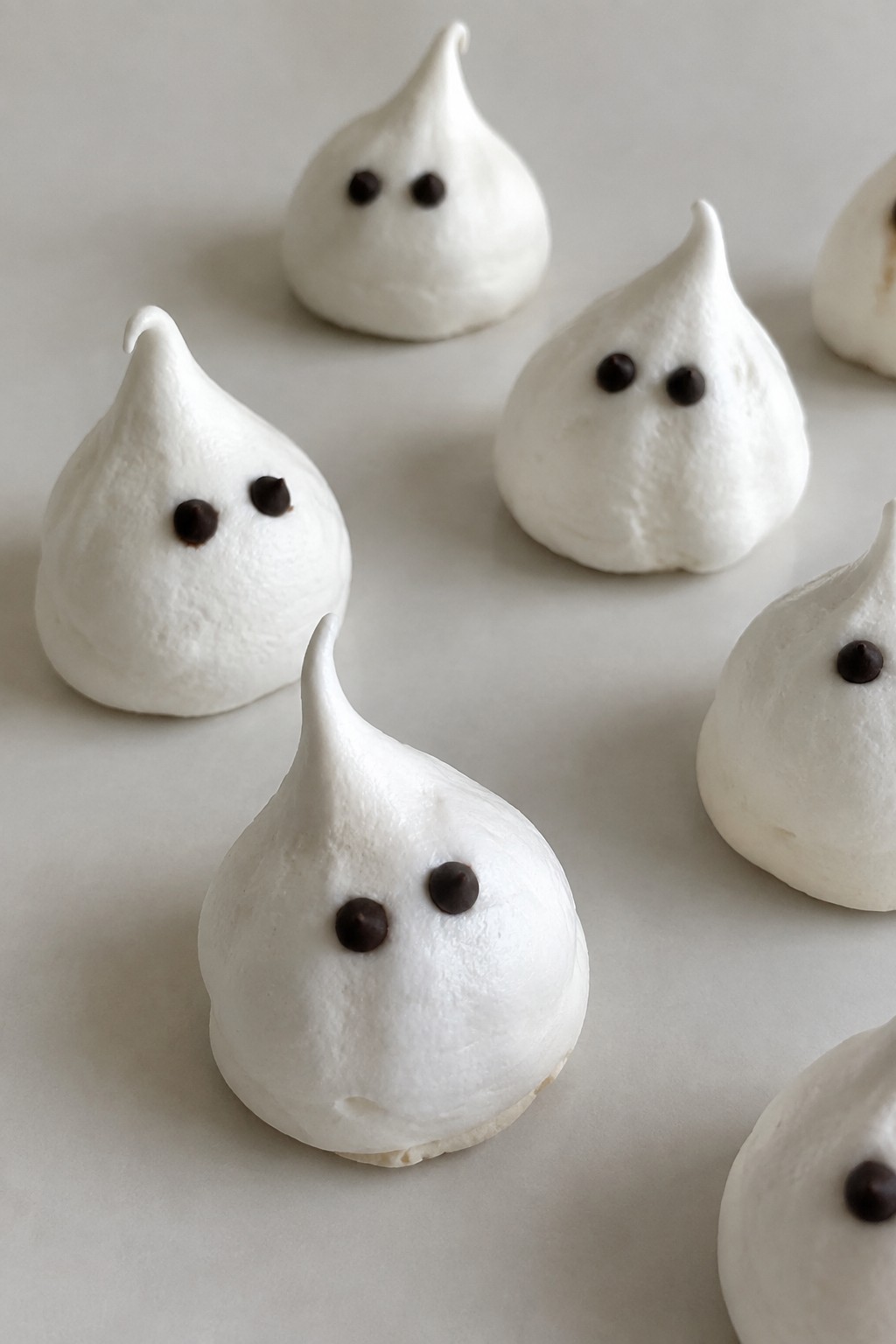 Ghost Meringue Kisses
